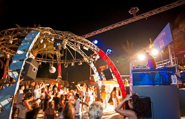 Crowd on the dancefloor